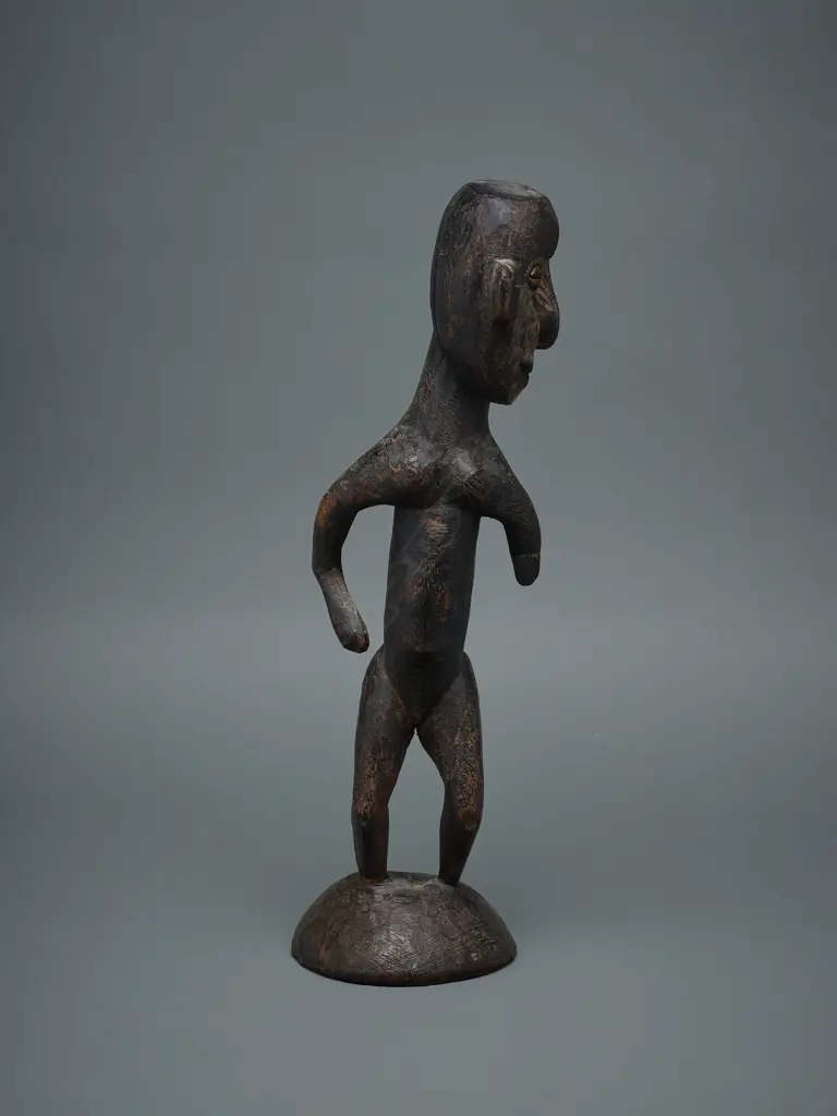Solomon Islands wooden male figure, Image 1++